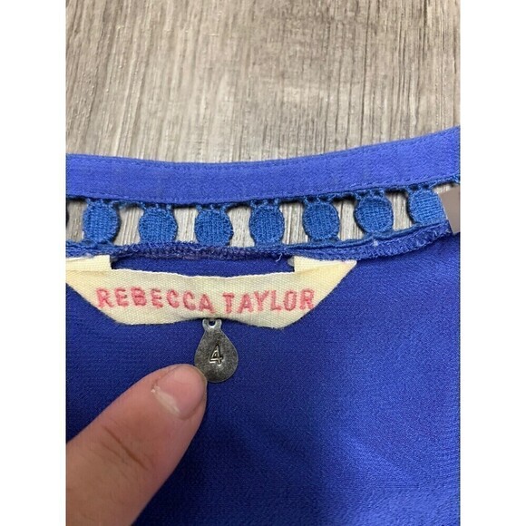 REBECCA Taylor Sleeveless Top‎ Size 4 Blue With Laser Cutout - Picture 2 of 6